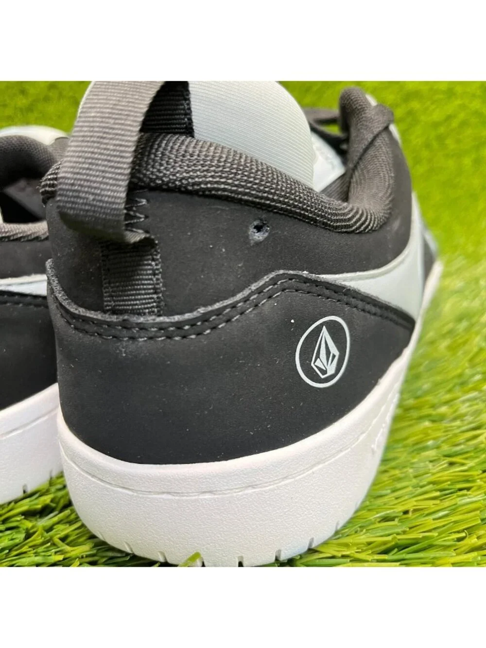 Volcom Vitals Mens Size 11E Black White Composite Toe Safety Working Shoes